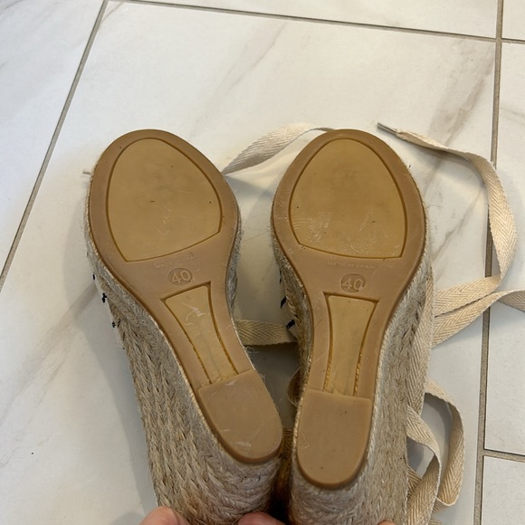 Brand new never worn out doors size 40 Pimaz lace up wedges. - Picture 4 of 5